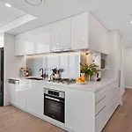 Prime Located Luxe 2 Bedroom Sky Home/Sensational Views