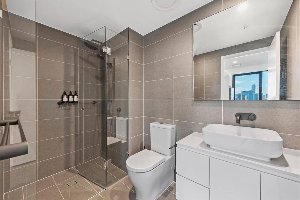 Prime Located Luxe 2 Bedroom Sky Home/sensational Views *